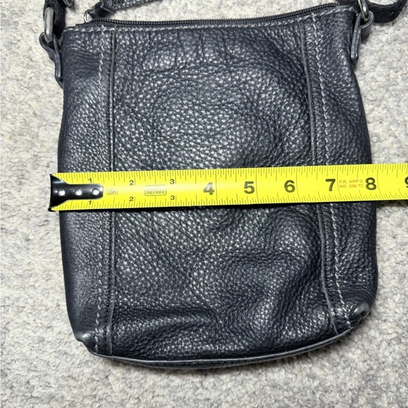 The Sak Black Leather Crossbody Bag – Minimalist Everyday - Picture 6 of 11